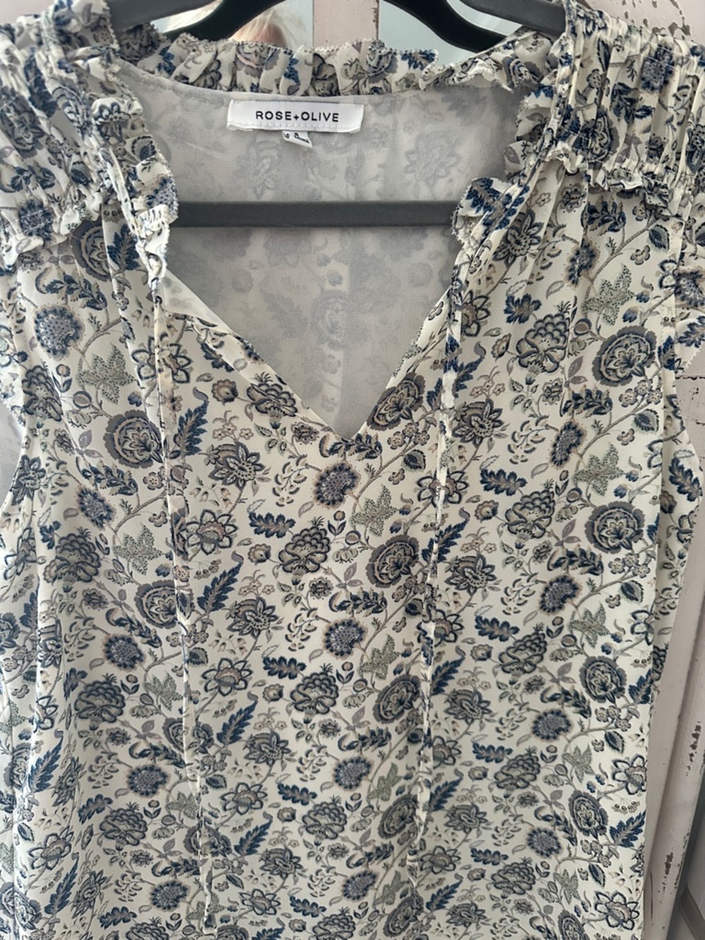 Rose & Olive Cream Floral V-Neck Ruffle Shoulder Tank